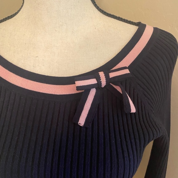 Long sleeve navy sweater with pink trim, and bow appliqué - Picture 2 of 4